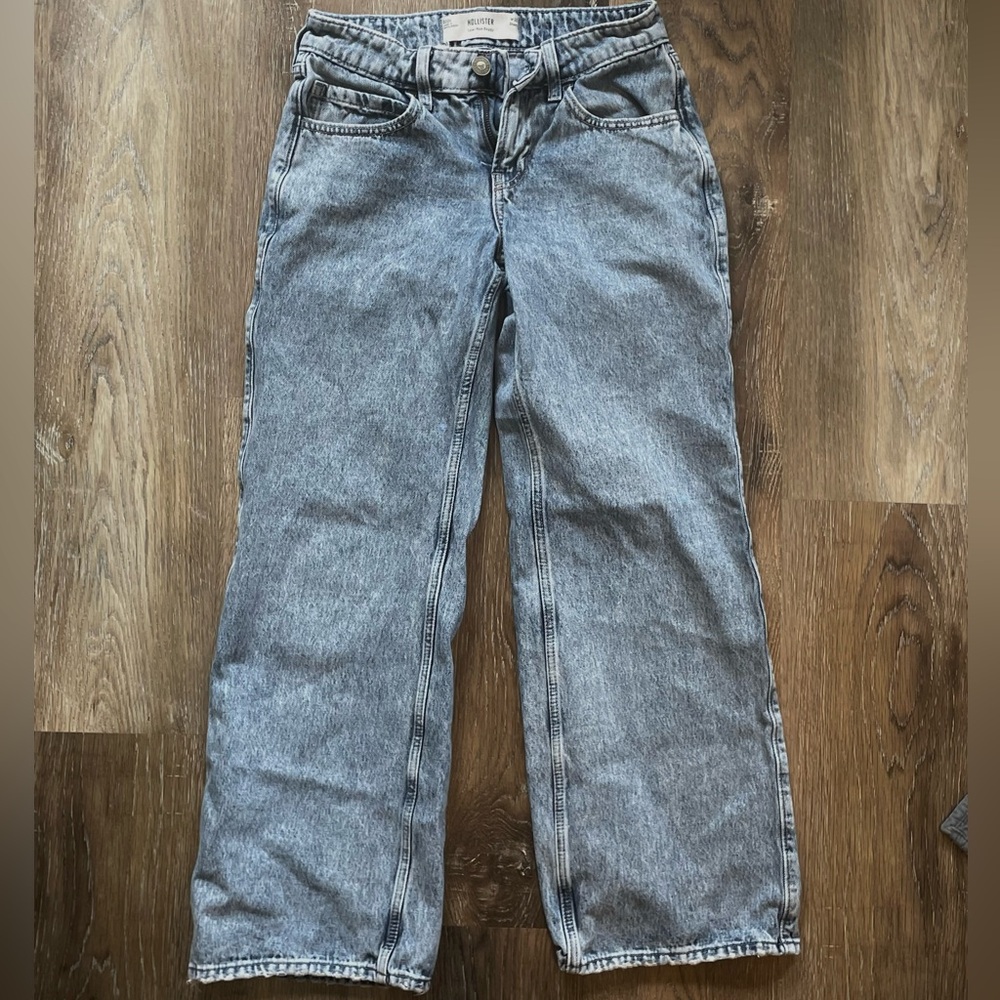 hollister relaxed blue jeans